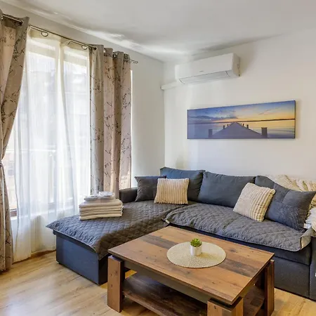 Modern 2br Flat With Parking For 4m Cars Апартамент *