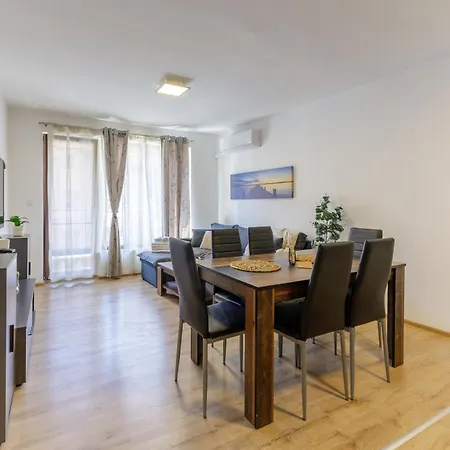 Modern 2br Flat With Parking For 4m Cars