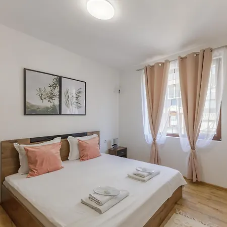 Modern 2br Flat With Parking For 4m Cars *