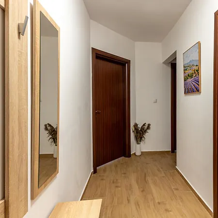 Апартамент Modern 2br Flat With Parking For 4m Cars Варна