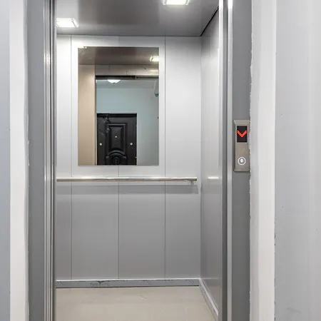 Modern 2br Flat With Parking For 4m Cars Апартамент