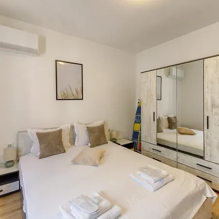 Modern 2br Flat With Parking For 4m Cars *