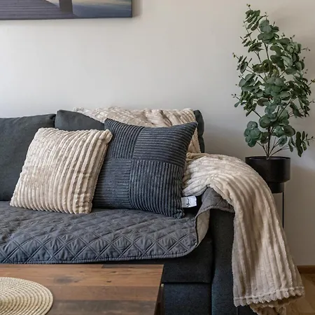 Апартамент Modern 2br Flat With Parking For 4m Cars *