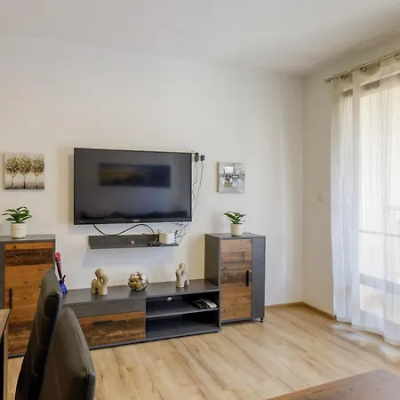 Modern 2br Flat With Parking For 4m Cars * فارنا