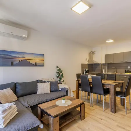 Modern 2br Flat With Parking For 4m Cars فارنا