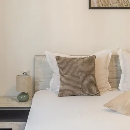 Modern 2br Flat With Parking For 4m Cars Апартамент