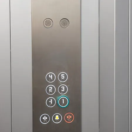 شقة Modern 2br Flat With Parking For 4m Cars *